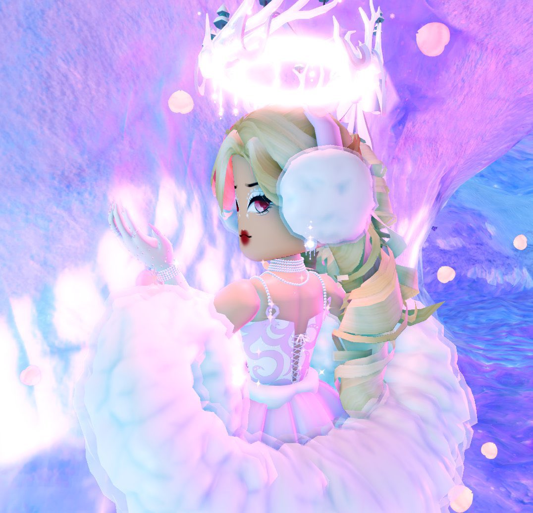 fviryashley's tweet photo. Mystery goddess of triumph item giveaway! 💎

✧ follow me / w 🔔
✧ like and rt

—Extras in thread—
       #royalehigh https://t.co/MypO0GOjWX