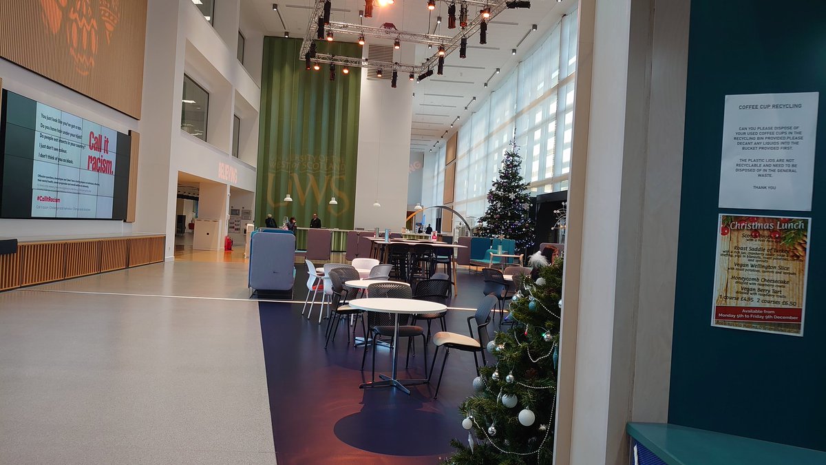 We've been on our new @UniWestScotland campus at Lanarkshire for a few years now but I still frequently stop in my tracks to admire how lovely it is, particularly when it's all festive and glittery😍 What a wee treat of a place to come to work ❤️