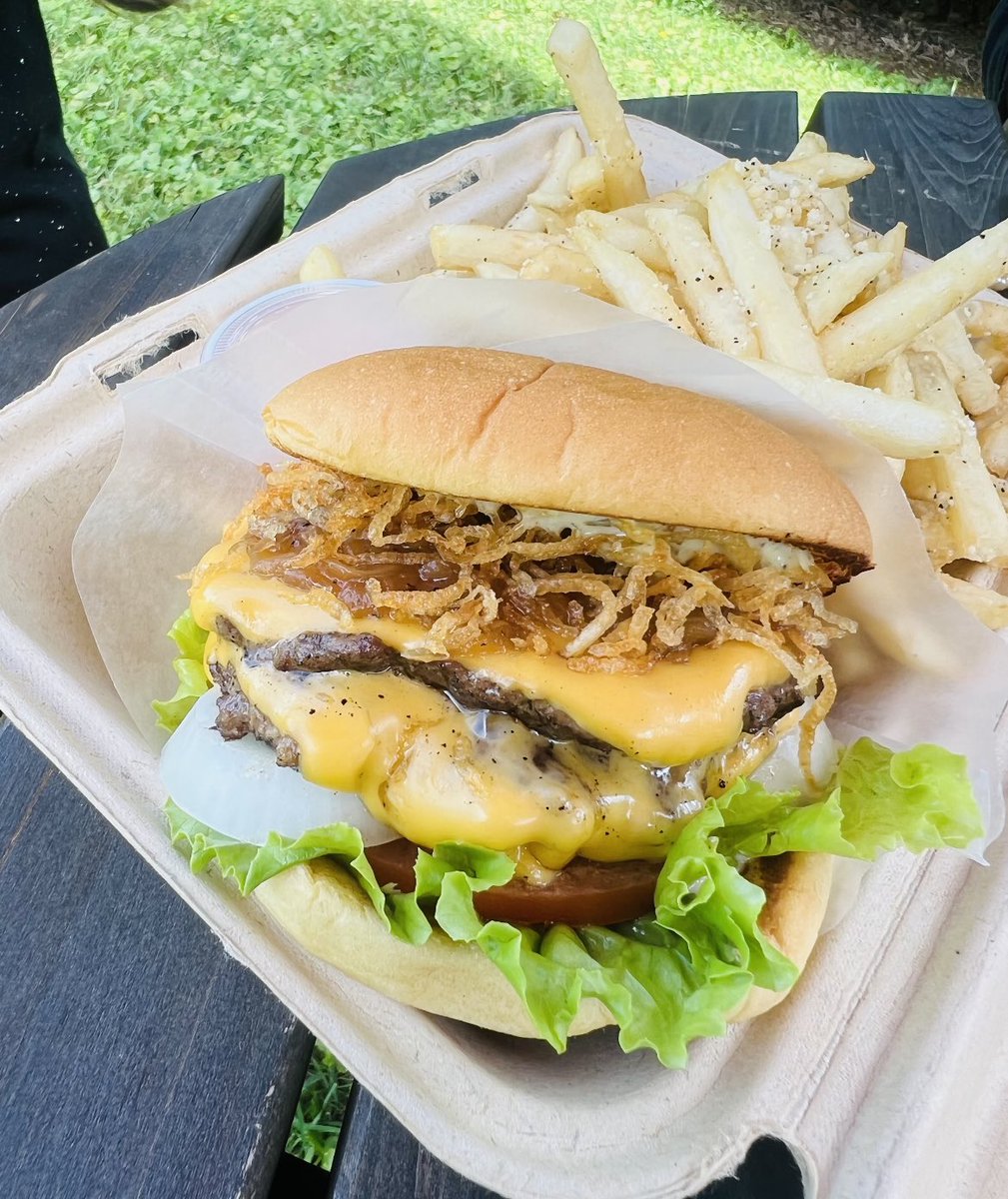 TheMoCoShow's tweet image. 🔥 @SliderRiderTrux is excited to announce that they will reopen for their 2nd year anniversary on Thursday, Dec 8 and is offering 10% off all orders😋 
Order for pick or delivery on slider-rider.com 🛸👽
Open🍔🍟 Thurs-Sun 12-8pm  
📍8600 Zetts Ave Gburg☮️🍔
#sponsored