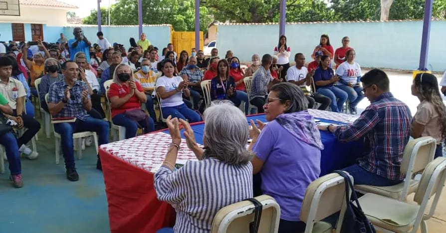 vargas_mimou's tweet photo. Movimientos Sociales siguen incorporándose en el debate por la #NuevaÉpocaVenezuela. 

📸 Escuela Juan Crisóstomo Falcón, Coro. 
#VenezuelaIndestructible @HectoRodriguez https://t.co/EildQtjpx5