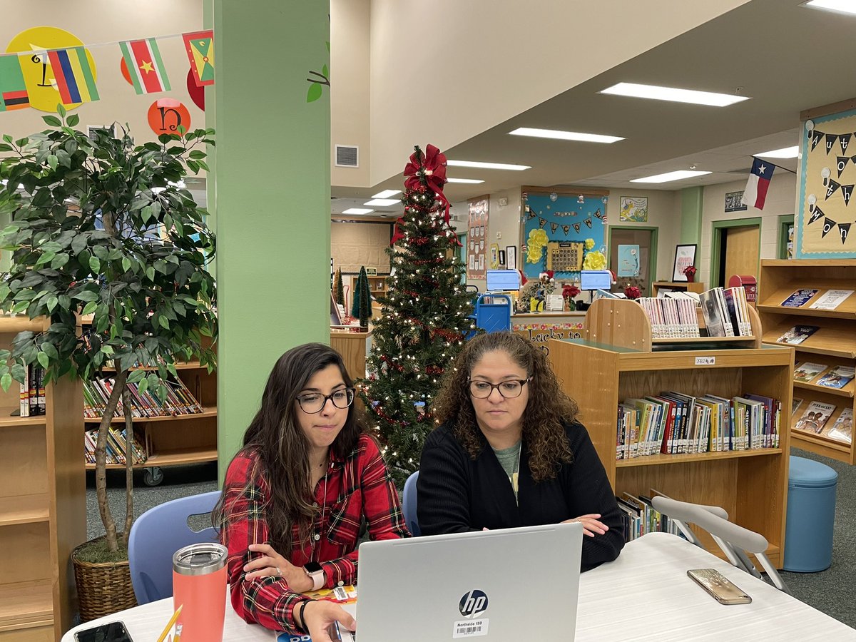MrsG_bookworm's tweet photo. Our guest readers for our 12 days before break! Monday we read “The Grinch” Tuesday we read “The Last Christmas Tree,” and today we read “My Family Celebrates Kwanzaa” @NISDLib https://t.co/iNKW9KZ6QC