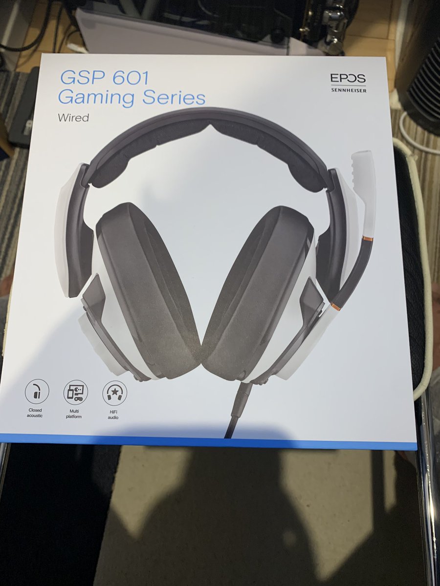 KENZO_FACTORY's tweet photo. 返品!返品!返品!
左ヘッドホンから出力なし、マイク入力なし!
ゲーム中🎮
24ヶ月保証なんでカスタマーサポートへ連絡したわ😦
ゲーミングヘッドホンは予備が2機あるので大丈夫だがね。
年内戻ってきてね😅
#GSP601
#SENNHEISER https://t.co/64D3gdCVnS