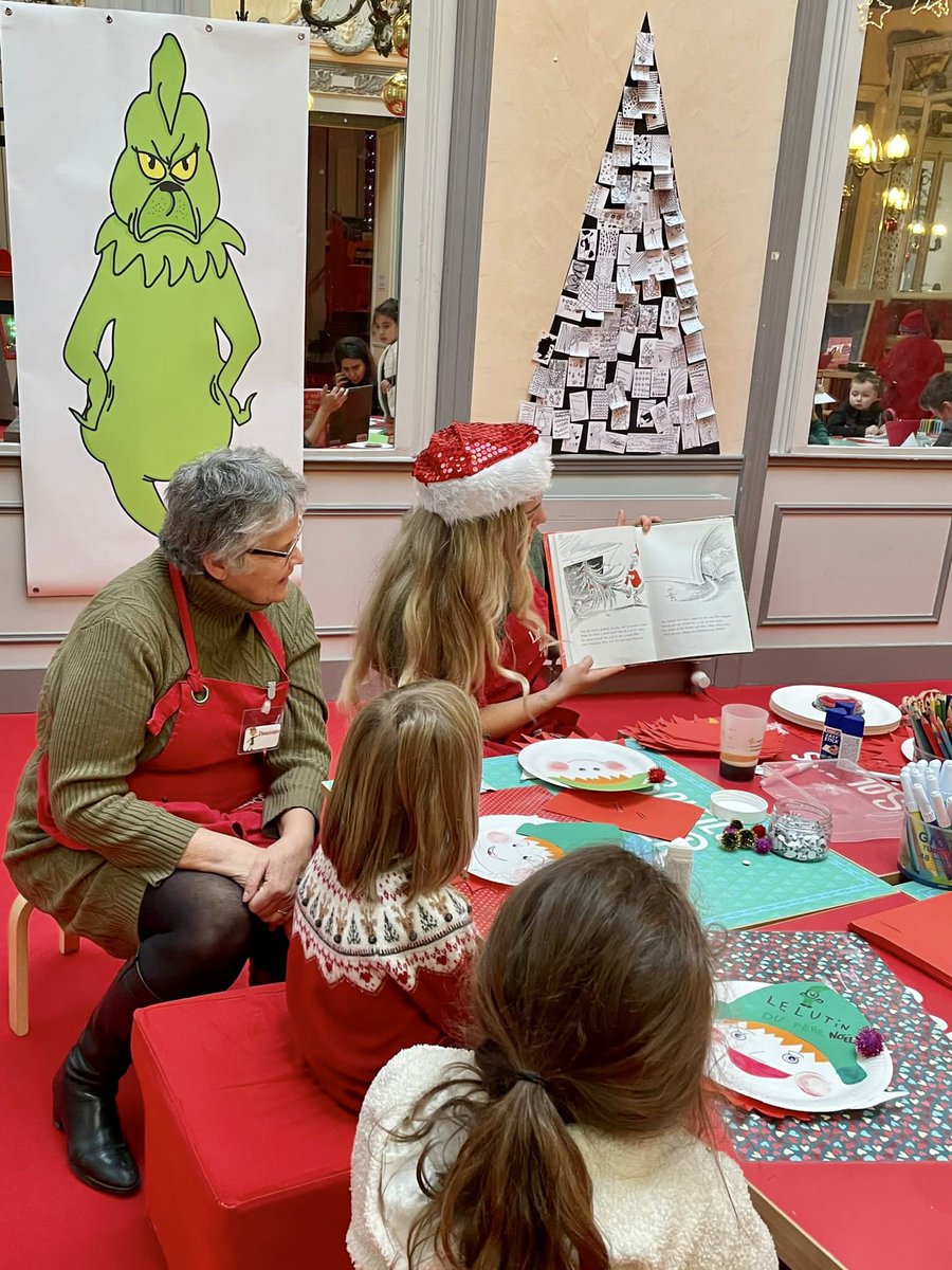 angersxaustin's tweet photo. Ce matin @OsnabruckAngers et moi avons partagé les traditions de Noël de nos villes jumelles avec les enfants d'Angers.  Nous nous sommes tellement amusés et nous serons de retour mercredi et samedi prochains matins (14,17/12) #soleildhiver #ateliernoël https://t.co/uC9lX8oqw0