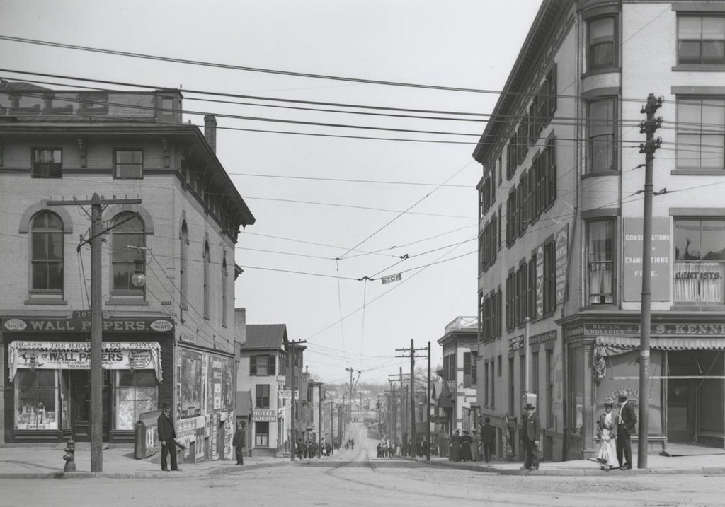 the_transit_guy's tweet photo. Would you believe me if I told you this was the exact same spot some 116 years ago in Hartford? Highways, man. https://t.co/QXa6yr0mQI