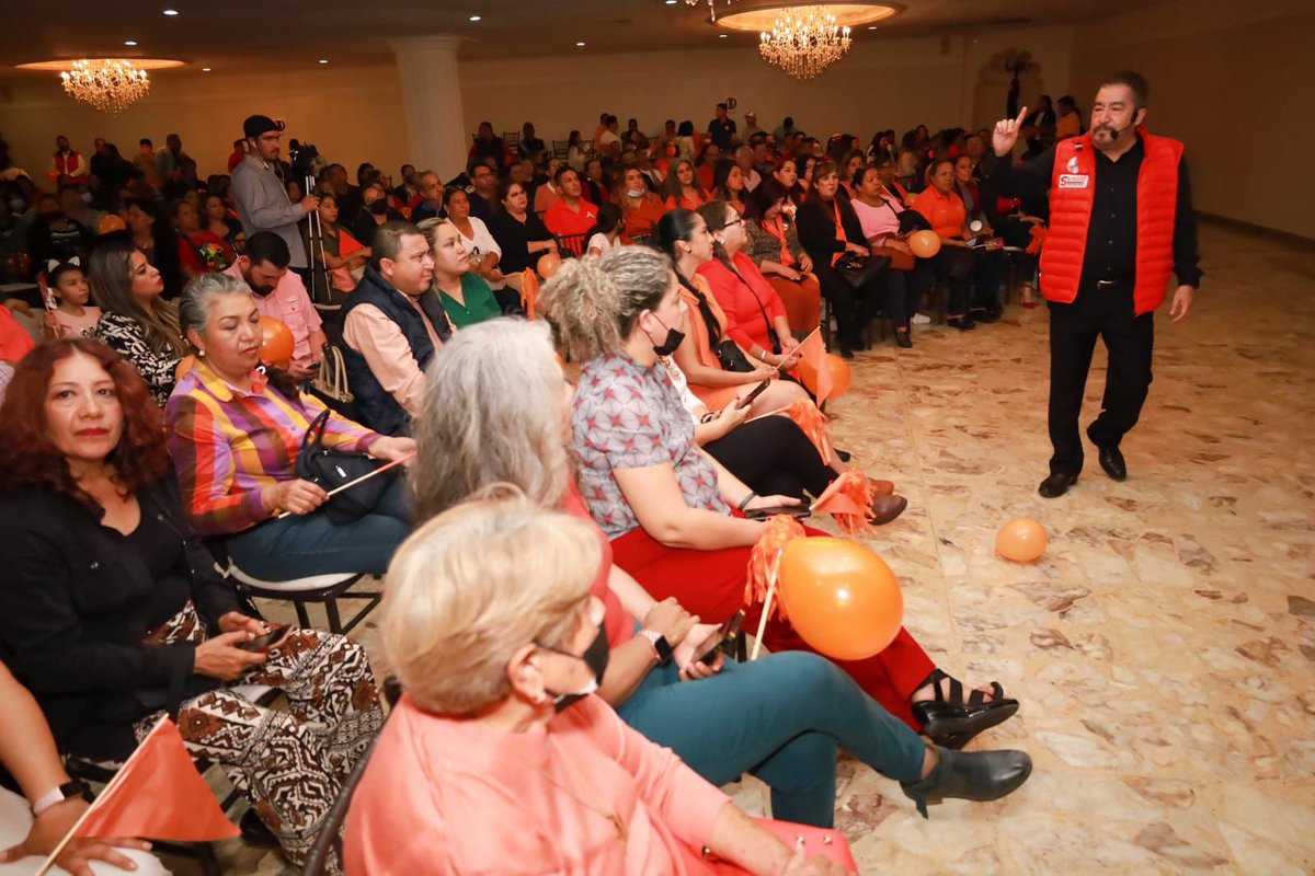 SergioARmzM38's tweet photo. Agradezco enormemente a mis compañeras y compañeros de nuestra #RegiónCentro quienes me acompañaron en el Gran Cierre de Campaña.

¡Estamos a días de las victoria! 

Juntos haremos historia y lograremos un sindicato horizontal. https://t.co/jxUCMxYeYf
