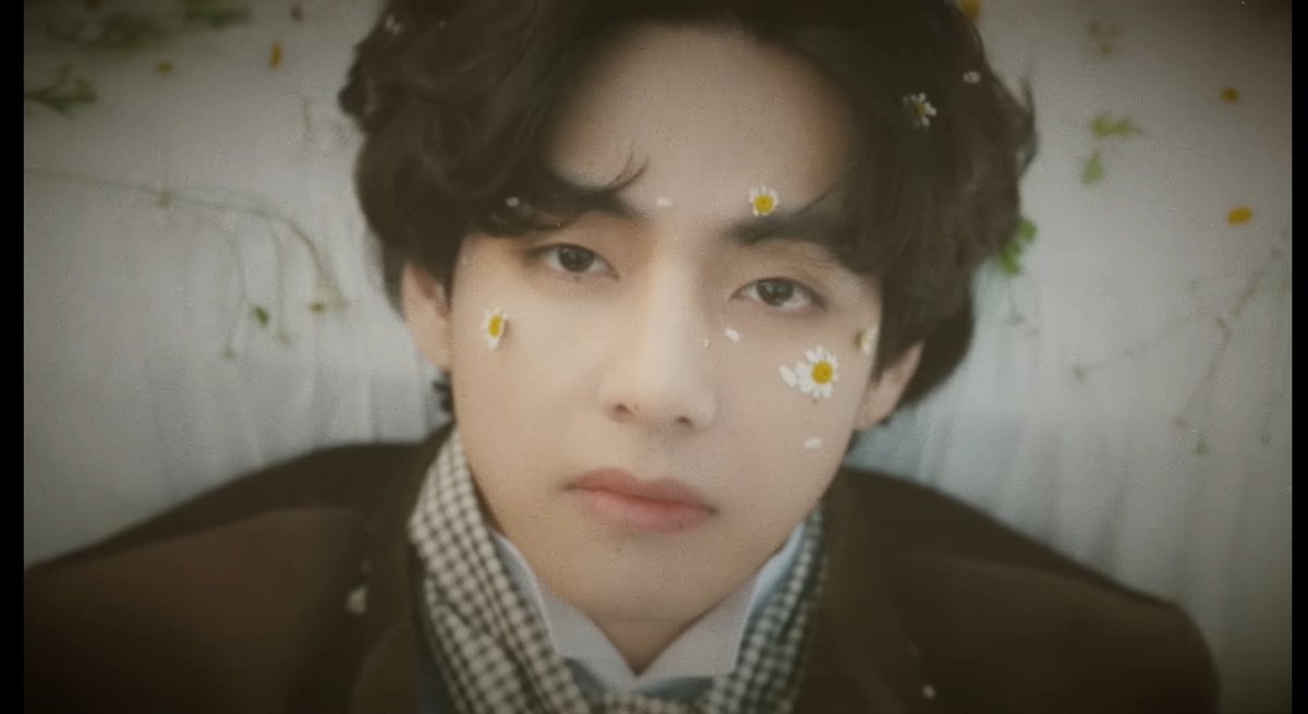 taesmug's tweet photo. My favourite flower boy https://t.co/qRnK2KAJ5b