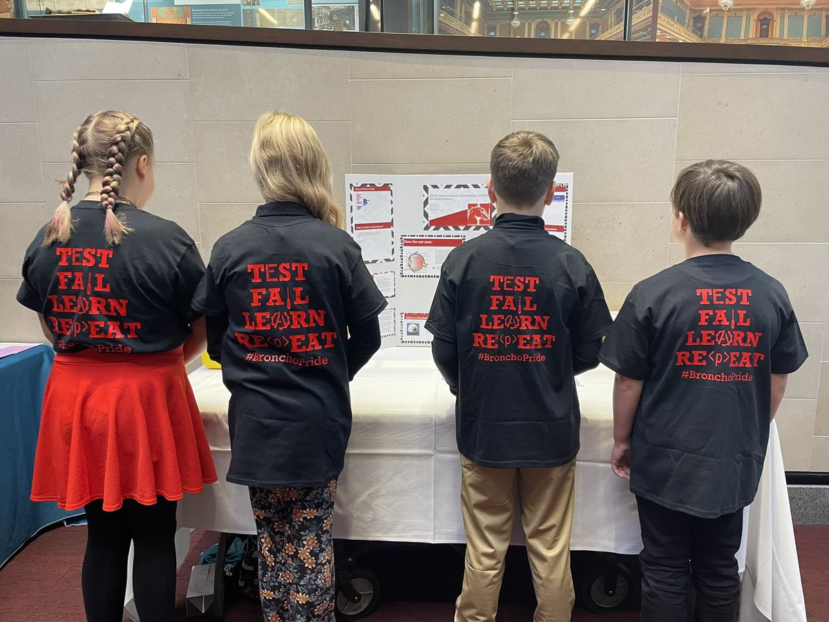 tralynnblumke's tweet photo. We are at the Michigan State Capitol  ready to present all about robotics and coding the function of an eye 👁️! @HollySchools @DavisburgEl #BronchoPride #maculsts #att #WeLoveSTEM https://t.co/jeVsj43RKq