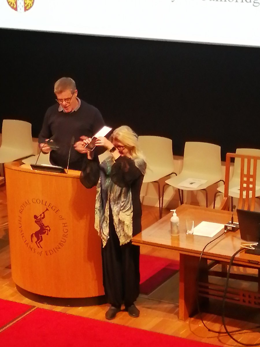 Celebration time: our fabulous ASAB president Prof David Hosken introduces the winner of the Tinbergen Medal 2022: <a href="/nickyclayton22/">Nicola Clayton</a> #asab22 @asab_tweets
<a href="/asab_conference/">Defunct ASAB Conference</a>
