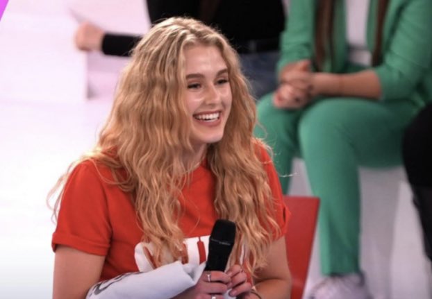 giuliaperlman's tweet photo. ANGELINA ED ISOBEL LE ULTIME AD ESSERE ENTRATE MA LE PRIME IN CLASSIFICA 

LA LORO POTENZA 
#amici22 https://t.co/jdE8r6kJ9b