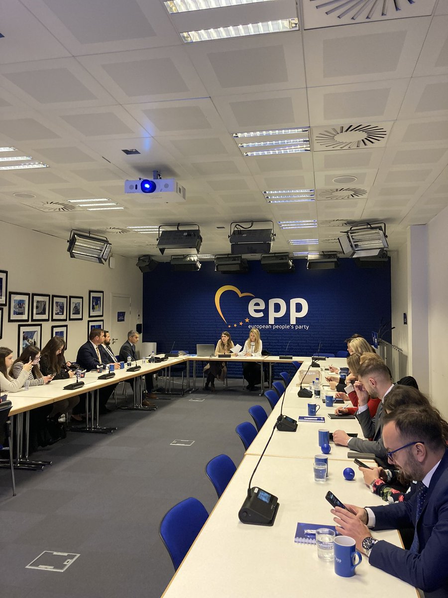 WeAreEDYN's tweet photo. #PoliticalTwinningTrip 
With 🇪🇺Ajla Hotic &amp; @JuliaZalutskaja from @EPP, @ACYPL #acyplEurope &amp; #EDYN were learning about their party’s historic foundation, ideology, current main policy areas, and challenges ahead. Thank you for having us!💛 https://t.co/48LYXrrcF0