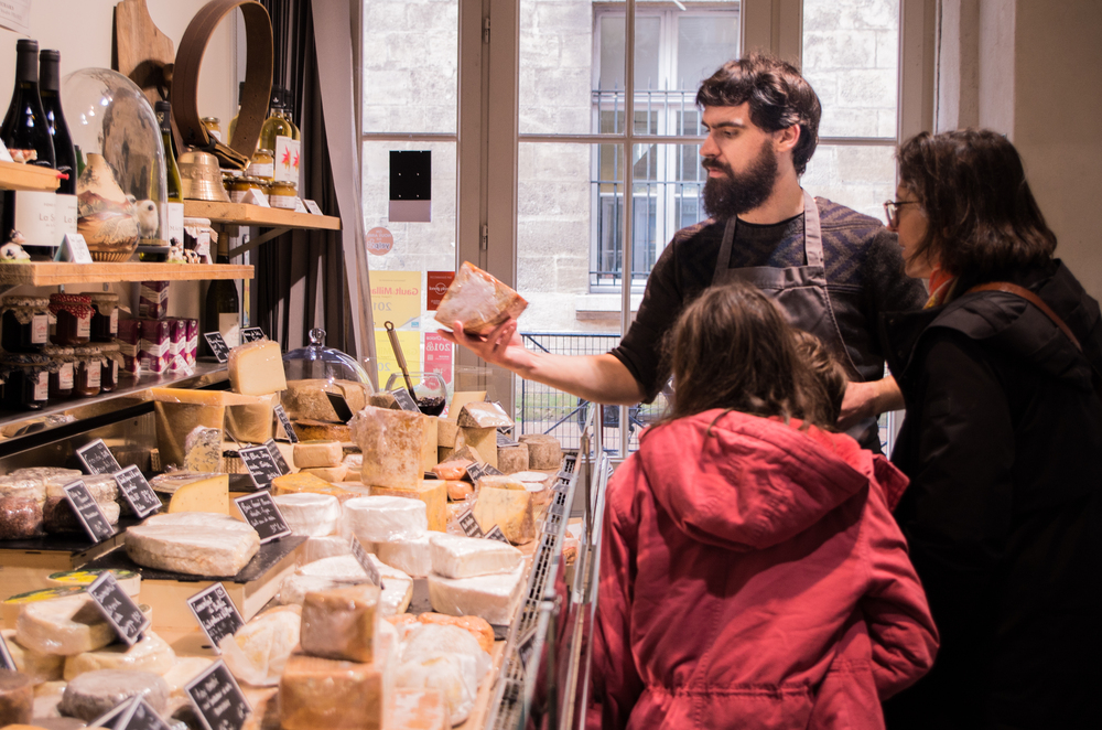For a Christmas meal with Bordeaux flavors, we opt for local products. 😋 Cheeses, oysters, pastries... We’re already 🤤over these gastronomic specialties made in #Bordeaux!

To find all our good addresses  👉 bordeaux-tourism.co.uk/gastronomy-and…
📷 Ondine Tardieu