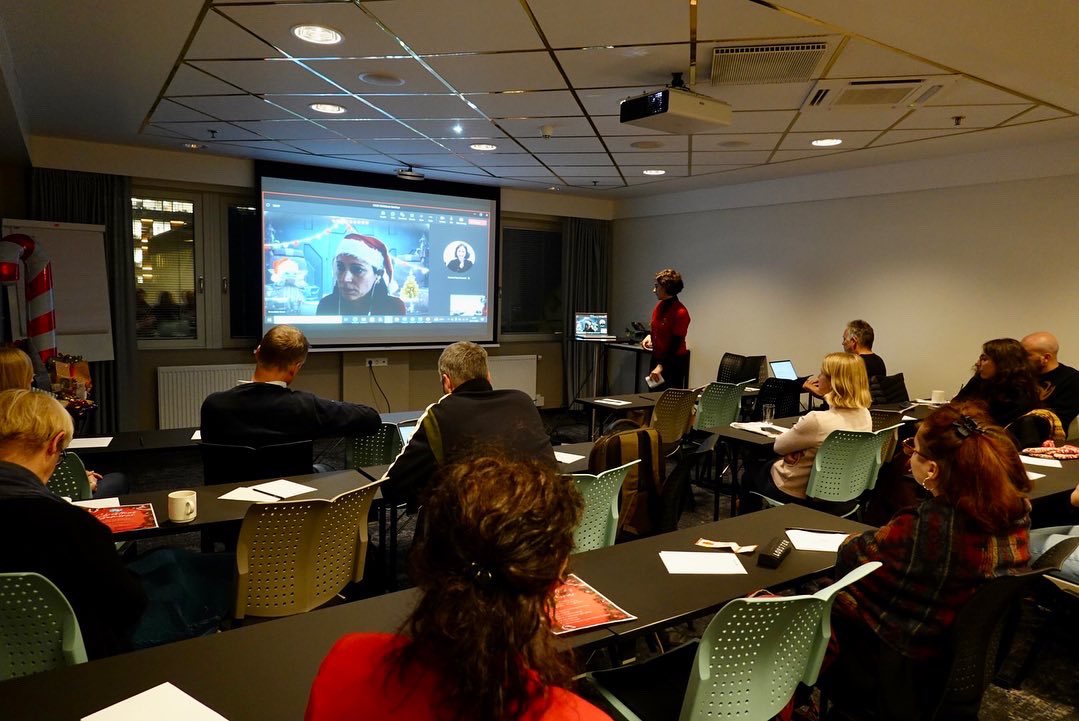 CAGE_COE's tweet photo. We had our last CAGE Christmas seminar on 30th November. It was a nice day full of joy and cool science which was followed by a very nice Christmas concert by Anne Nymo Trulsen. Thank you everyone who participated in person and online! https://t.co/EI9ozs2npj