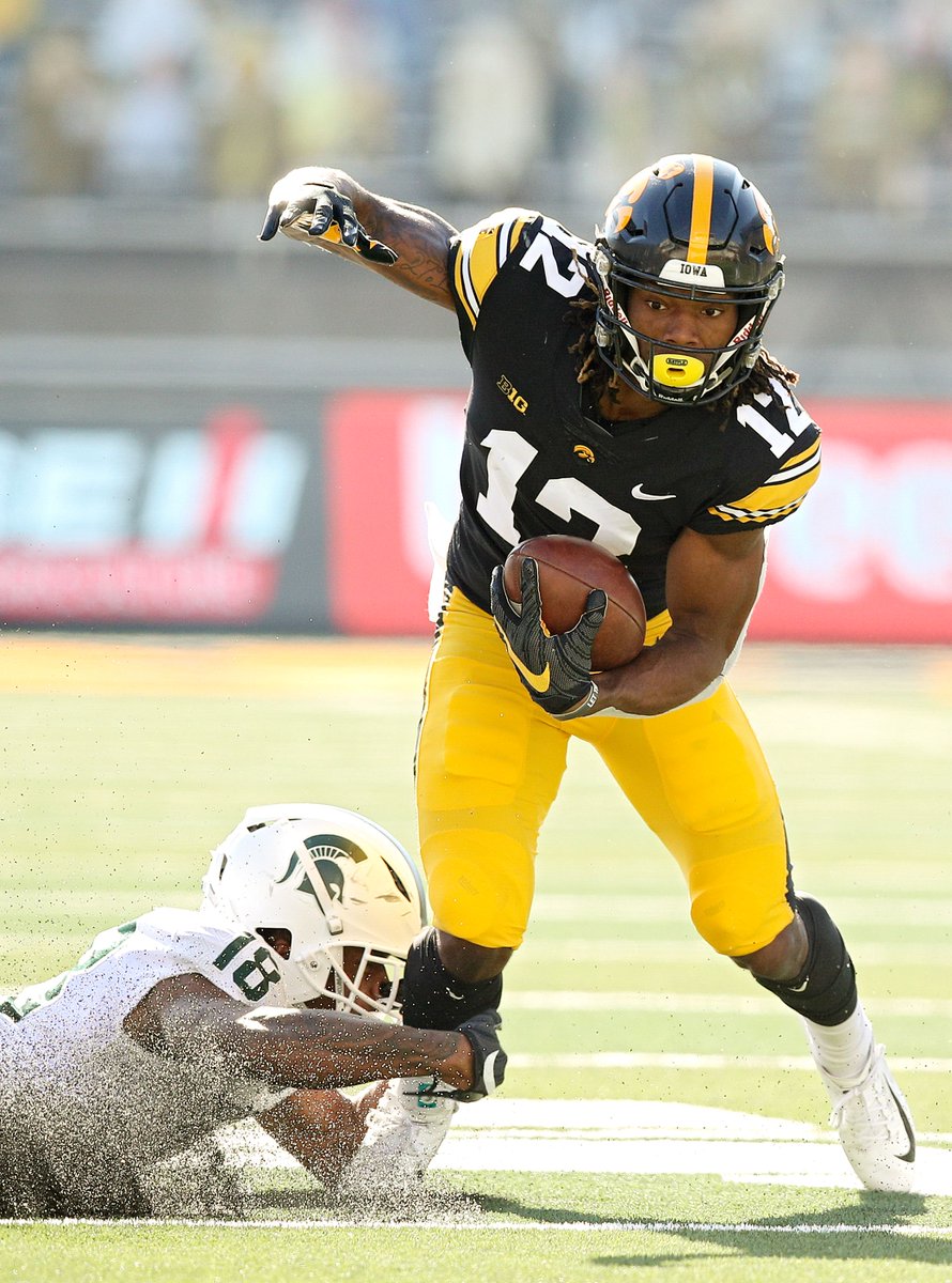 LegacyHawks's tweet photo. Happy Birthday to Brandon Smith! (@_BSmith12) Have a great day. Go Hawks! | #LegacyHawk https://t.co/sVB7SwuDVn