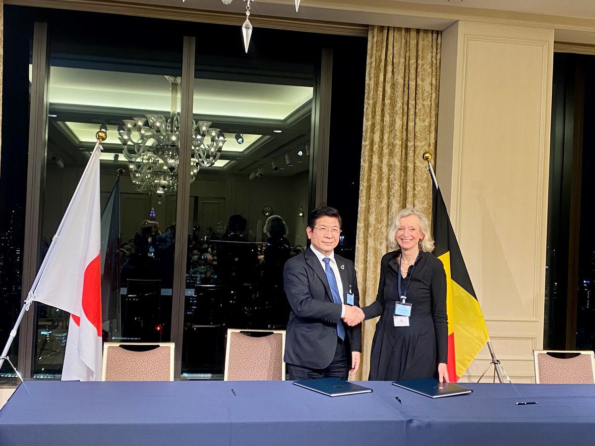 EphecHE's tweet photo. 🇯🇵🇧🇪During the Belgian Business Mission in Japan #BEmissionJPN, Emmanuelle Havrenne (Vice-Chancelor) &amp; Barbara Brooijmans (Director of International Relations) signed a Memorandum of Understanding as well as a Student Exchange Agreement with @SokaUniversity
@ARESfwb_be @WBI_tweet https://t.co/ds4eu1BrNt
