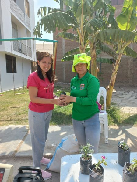 mpchoficial's tweet photo. #ChiclayoRenace
🌳CAMPAÑA RECICLATON

📌La Municipalidad Provincial de Chiclayo agradece a todos los vecinos que se sumaron a su campaña de reciclaje en el Parque Las Fresas de la Urb. Las Delicias.
👨‍👩‍👧‍👦Familias completas se congregaron y pudieron recibir diferentes incentivos. https://t.co/08RIv9BaZx