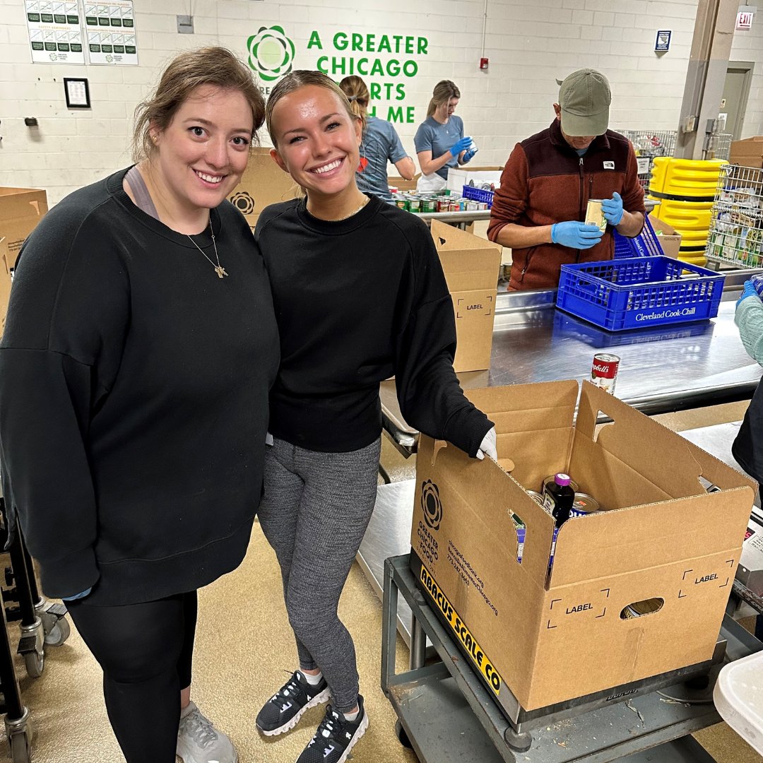 BHStaffingGroup's tweet photo. Last week, the Chicago Associates team volunteered at the Greater Chicago Food Depository!

#EmployingTheFuture #ExpertsAtWork #GoHire https://t.co/KcOYPTeGxZ