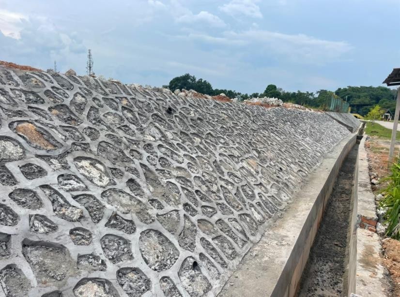 7 Dis 2022 

Majlis Penyerahan bagi Kerja Pembaikan Cerun dan Kerja-Kerja berkaitan di Sekolah Berasrama Penuh Integrasi (SBPI) Jempol, Negeri Sembilan.

#JasaKepadaRakyat 
#TogetherWeDeliver 
#BersihMuafakatSejahtera