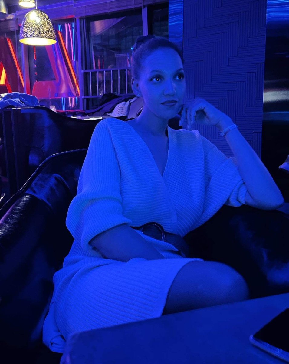 Sayana on Twitter: \"Эрчүүдээ бааранд ор л доо. Баараар дүүрэн хүүхнүүд ...