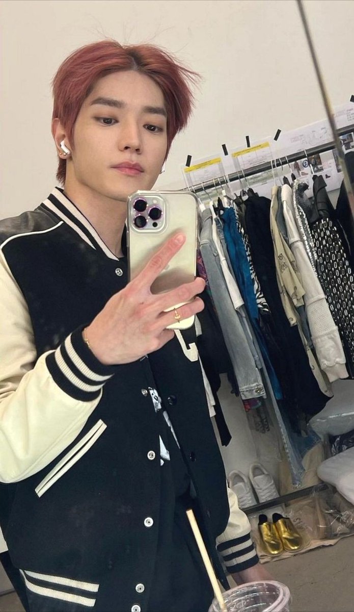 Se esse tweet está passando na sua tml, faça um quote com a sua selfie no espelho.