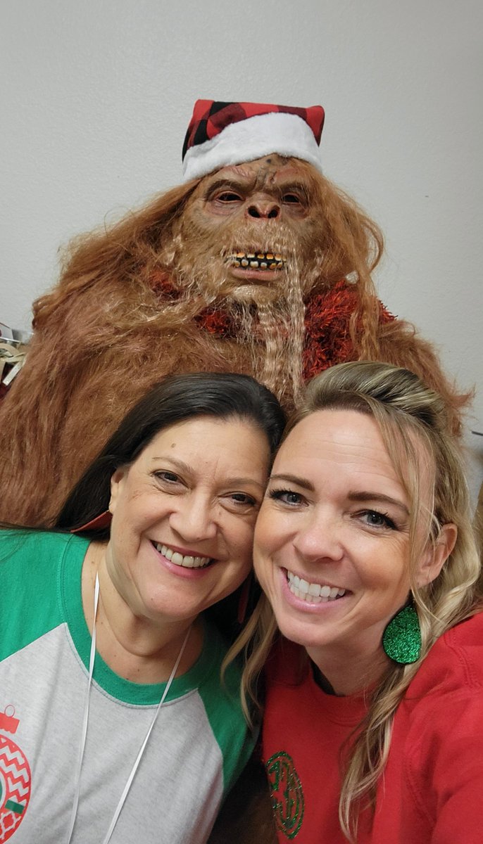 One more sasquatch selfie with my Gina! #gesshineon <a href="/GESMENARD/">Marie Menard</a>