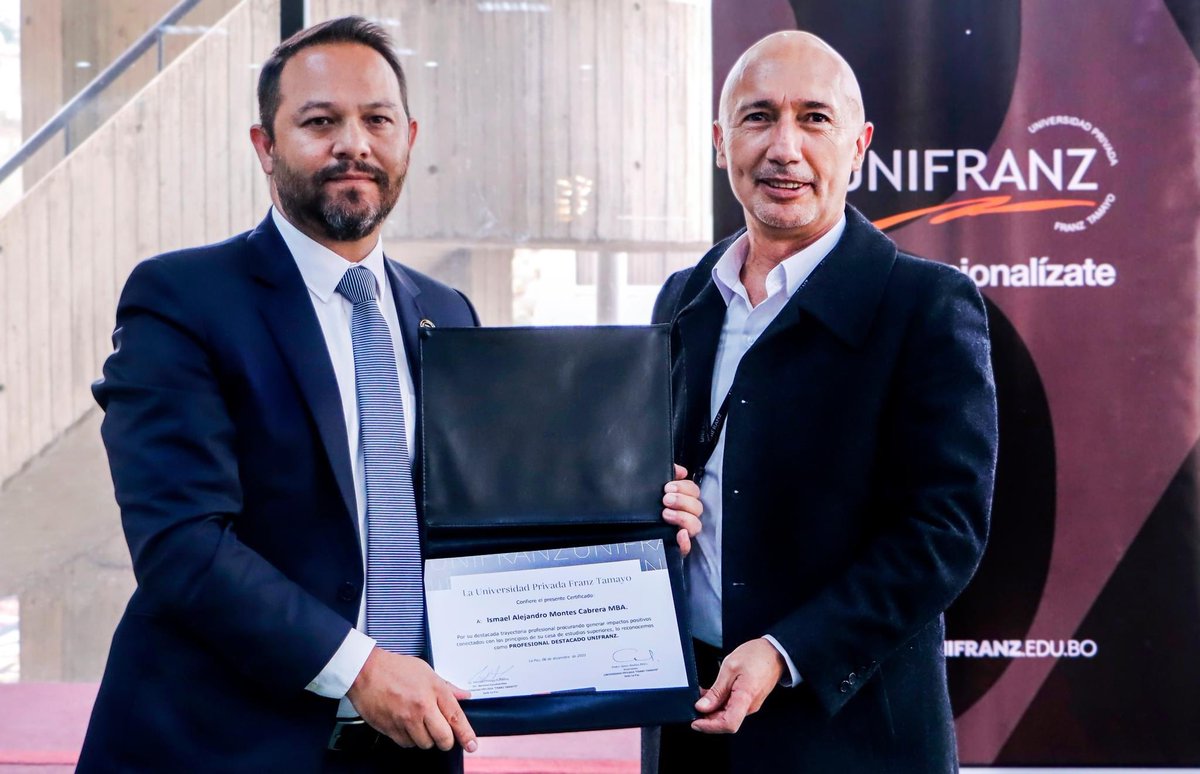 UnifranzBolivia's tweet photo. 🧡¡Bienvenidos a la #RedAlumni a los graduados de la Sexagésima Novena Promoción 2022!
Profesionales talentosos e innovadores de #UNIFRANZ conforman la red de networking más grande de #Bolivia.
🌟 Ismael Montes, Director Nacional de Marketing y Comunicación, fue reconocido. https://t.co/jDdroma8jk