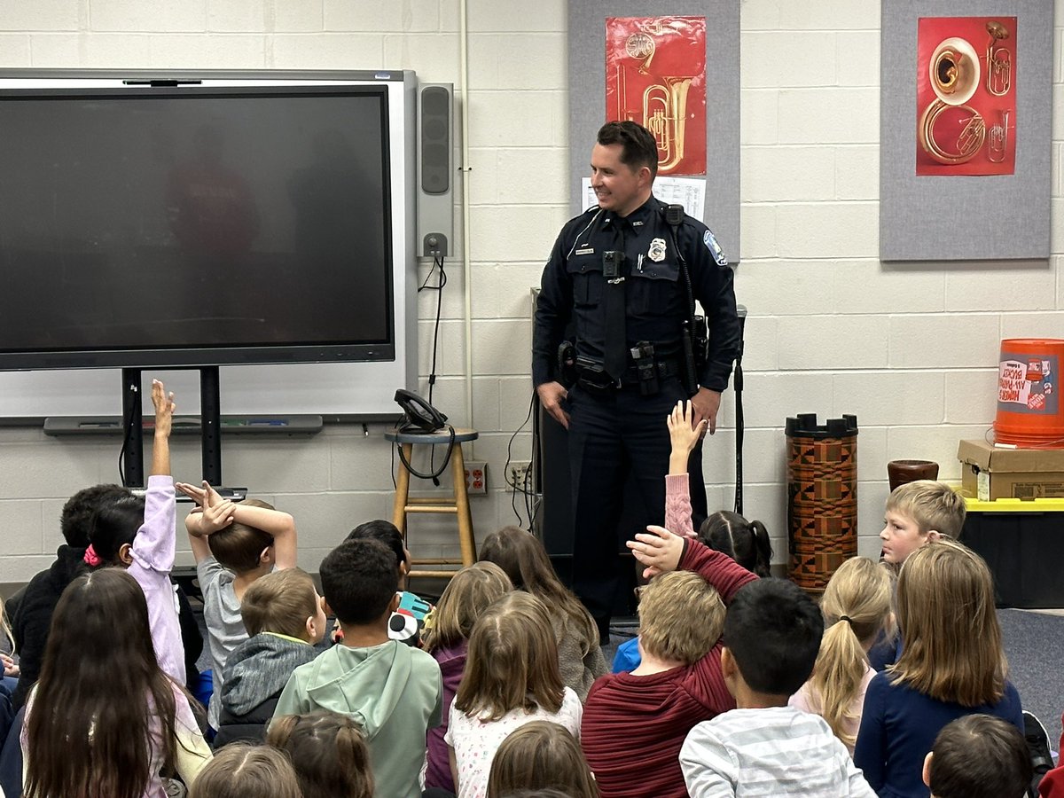 Thank you MARYSVILLE “Books and Badges” Program for reading to our 1st graders…and giving each student and 1st grade teacher a book of their very own!  ❤️❤️❤️ <a href="/DianeMankins/">Diane Allen</a> <a href="/MarysvilleEVSD/">Marysville Schools</a> <a href="/marysvilleohPD/">Marysville(OH) PD</a> #booksandbadges #navinrocks