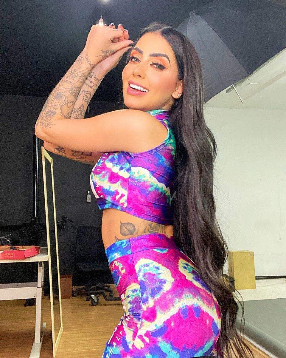 POPTime on X: 🚨 Gente? Foi ao ar ontem episódio onde Mc Mirella dá 'beijo  grego' em Luana Targino durante o De Férias com o Ex. 👀  t.coQl9BVoOBUT  X