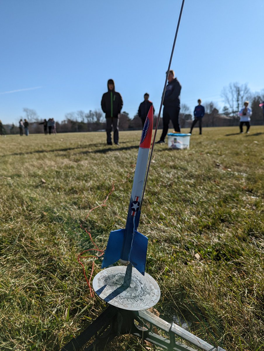 FranseeTech's tweet photo. Model rocket launches in 6th grade Tech Ed! #CMSTechEd #CMSRockets https://t.co/gF03AMn2F9