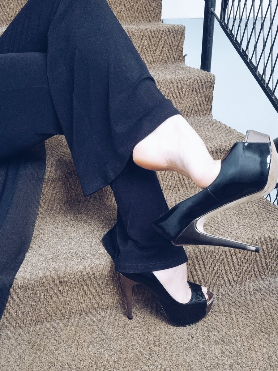footsyfans's tweet photo. Hey footsyfans 😋 

Hang in there, you're half way through the week 😜

New account on Instagram  - please follow 🥰
https://t.co/D9i5PBT6pL

#FEETPHOTOS
#feetgodess
#prettyfeetonly
#feetworship
#feetfinder
#feet
#onlyfans
#onlyfanspromo https://t.co/7JjRMNPomh