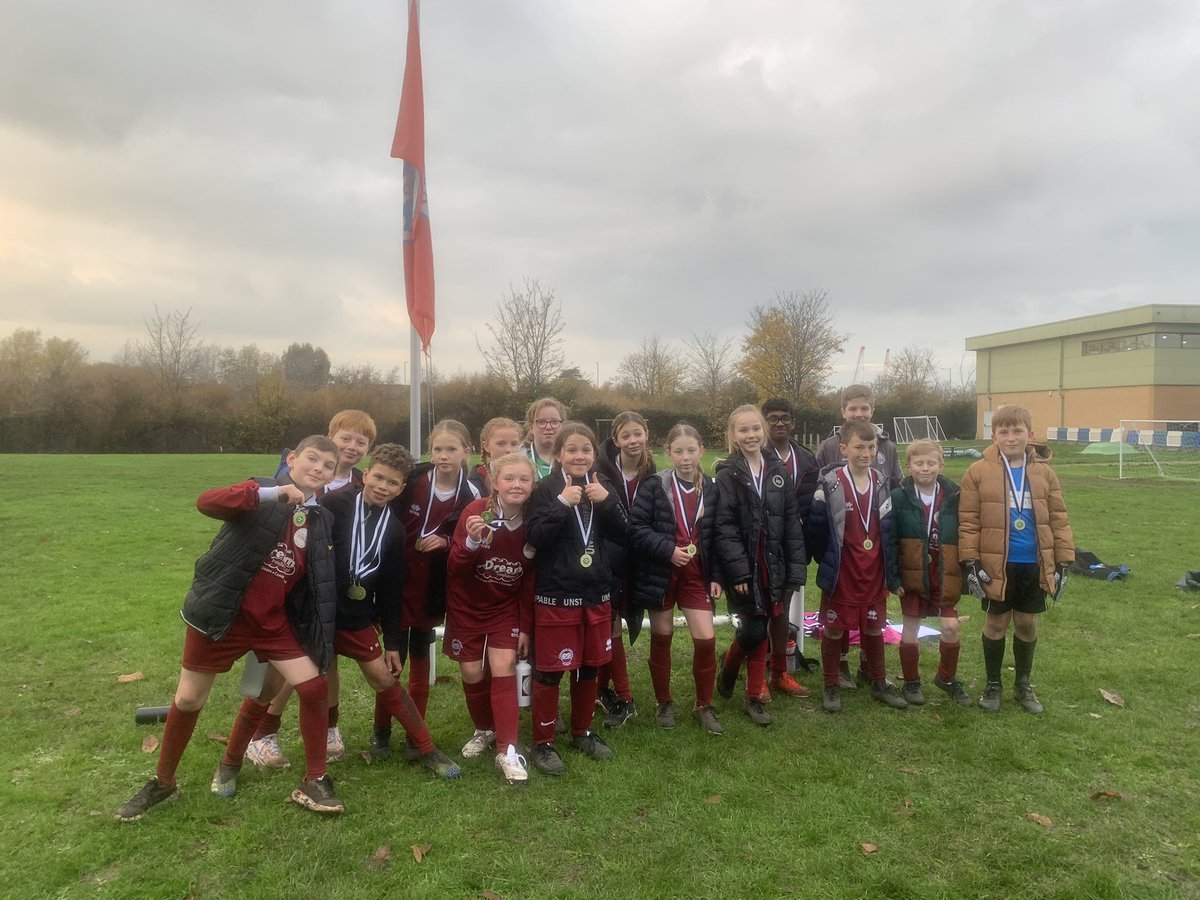 SchoolsAgainstR's tweet photo. Well done to Pakefield for finishing 2nd in the #SchoolsAgainstRacism football festival tournament at Red Oak.They worked so hard in the anti racism workshops and in the football tournament🖤🤍 @PfieldPrimary @ActiveLearningT @Active_Suffolk @NatashaThomas_7 @OakRed230 @ItfcBluey https://t.co/tpRIuLO3S1