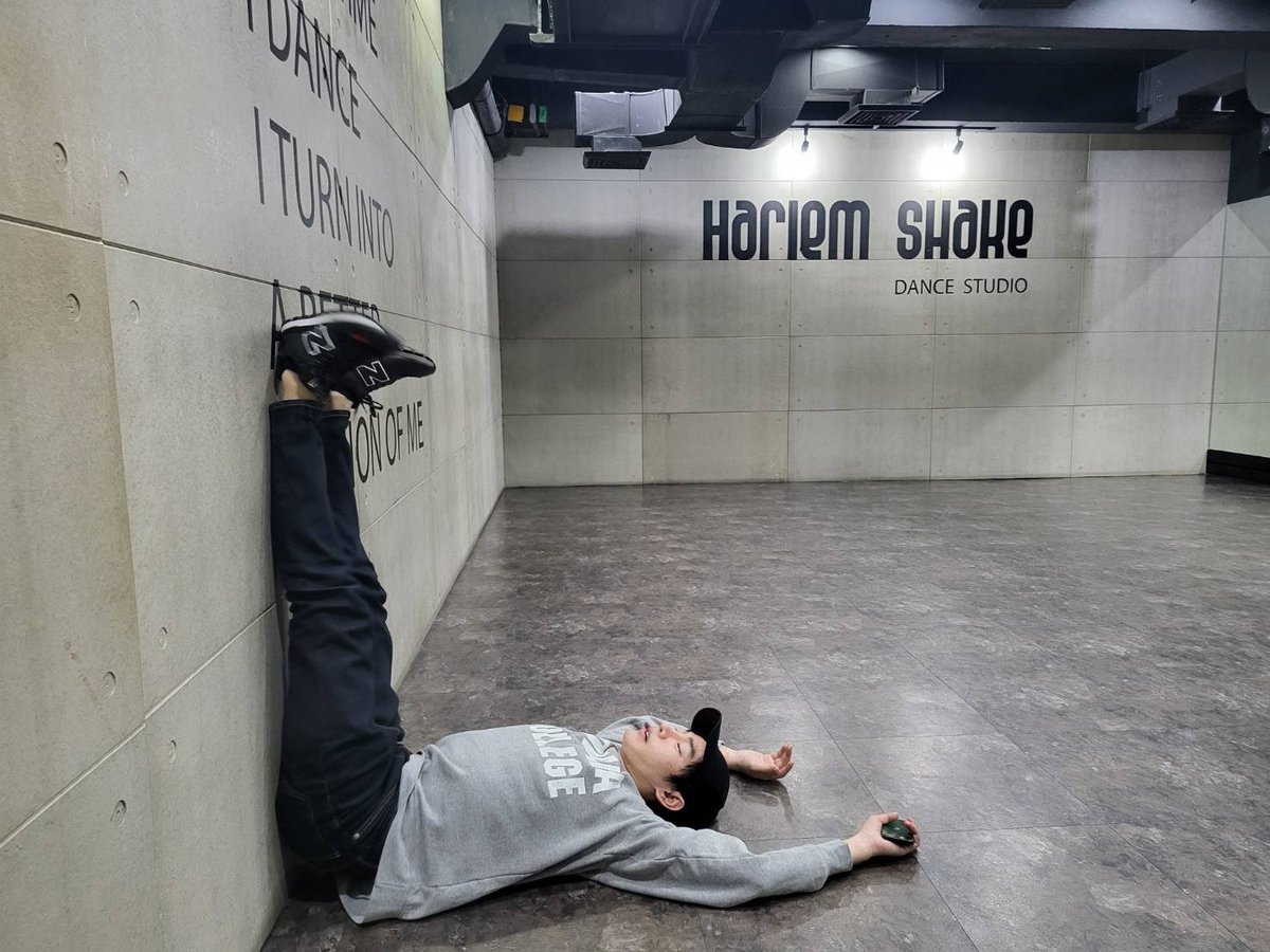 Palit_Official's tweet photo. วันนี้เจอเฮีย ก็คือหาวมากกว่า 10 ครั้งต่อนาที 5555 มาๆ ให้กำลังใจ เฮียซ้อมเต้นกันค่า @peckpalit #เป๊กผลิตโชค #PeckPaLitChoke https://t.co/TYkgMTIhBH