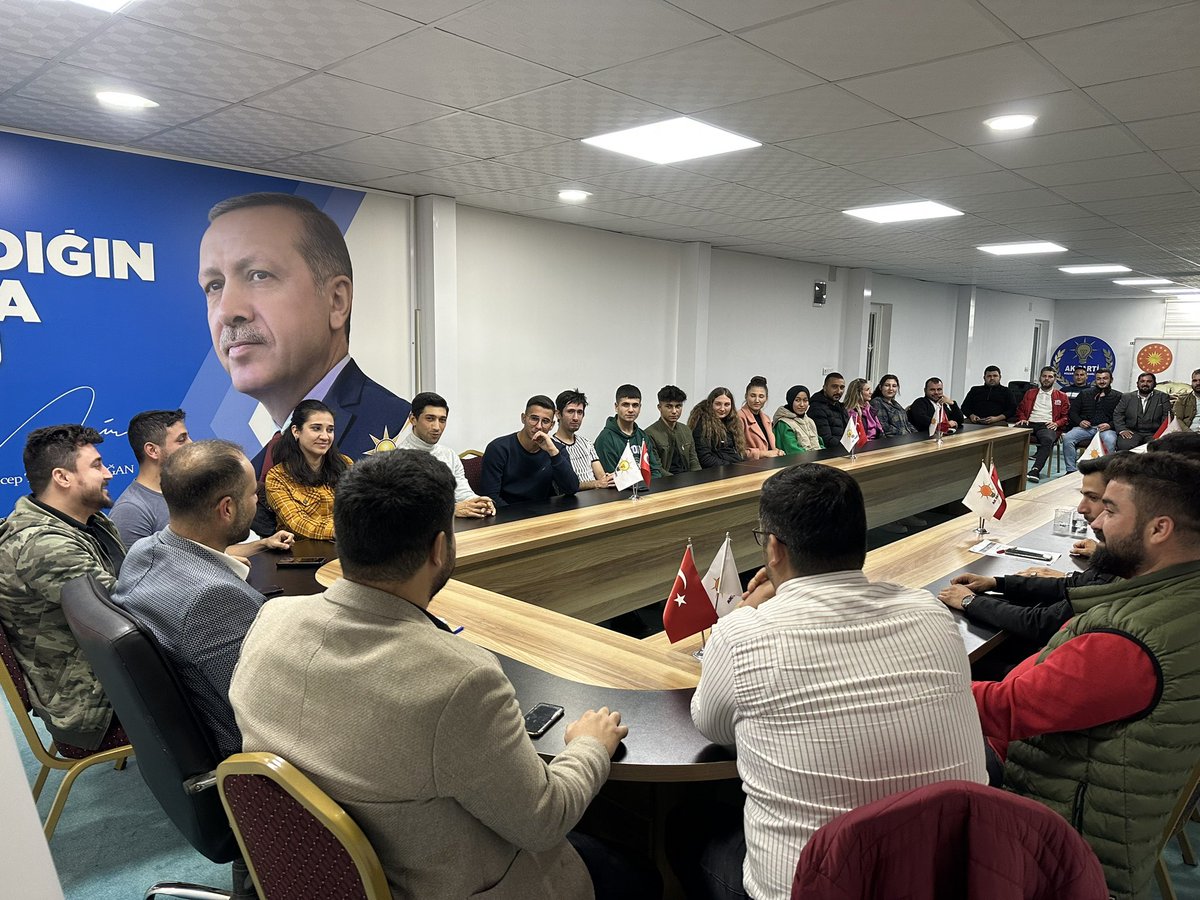 EnesBekirErkek's tweet photo. Kozan AK Gençlik Olarak Haftalık olağan Yönetim ve Yürütme Kurulu Toplantımızı Gerçekleştirdik. 

Alınan Kararların Hayırlara Vesile Olmasını Temenni Ederim. 

#GençsinÖndeYürü
#İnandığınYoldaYürü https://t.co/q3M4HxDIOx