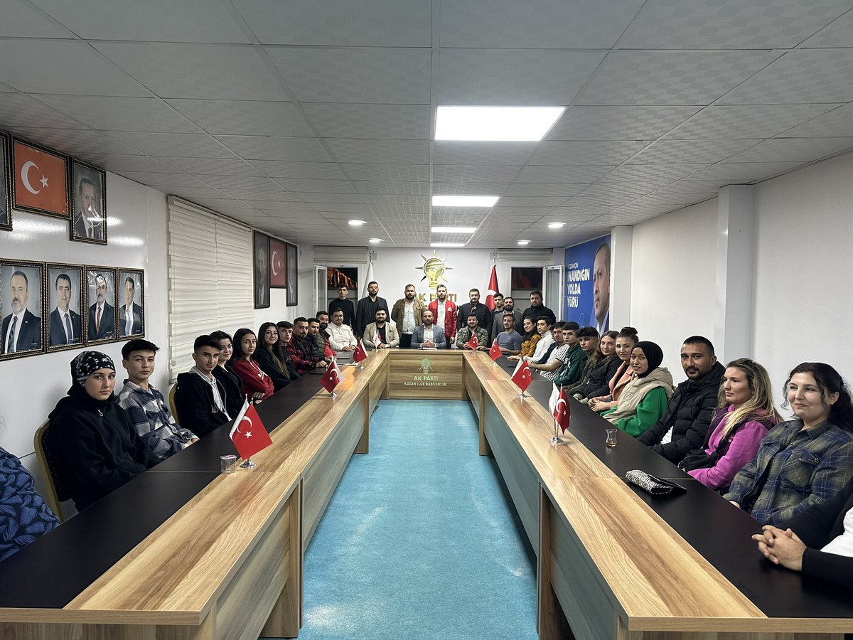 EnesBekirErkek's tweet photo. Kozan AK Gençlik Olarak Haftalık olağan Yönetim ve Yürütme Kurulu Toplantımızı Gerçekleştirdik. 

Alınan Kararların Hayırlara Vesile Olmasını Temenni Ederim. 

#GençsinÖndeYürü
#İnandığınYoldaYürü https://t.co/q3M4HxDIOx