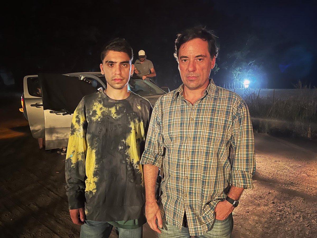 martinturnes's tweet photo. 🎬 @ElAgronomoFilm
🎥 Dir @martinturnes
🏚️🏍️🛻 Jornada 12
📷 #DiariodeRodaje
#cine #cineargentino #backstage #defiendocineargentino #rodaje #rodajes #enrodaje https://t.co/98UBKzBFLr