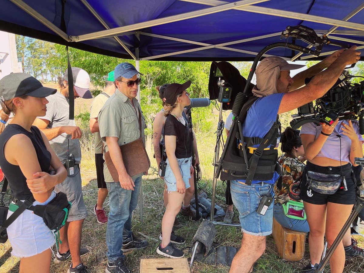martinturnes's tweet photo. 🎬 @ElAgronomoFilm
🎥 Dir @martinturnes
🏚️🏍️🛻 Jornada 12
📷 #DiariodeRodaje
#cine #cineargentino #backstage #defiendocineargentino #rodaje #rodajes #enrodaje https://t.co/98UBKzBFLr