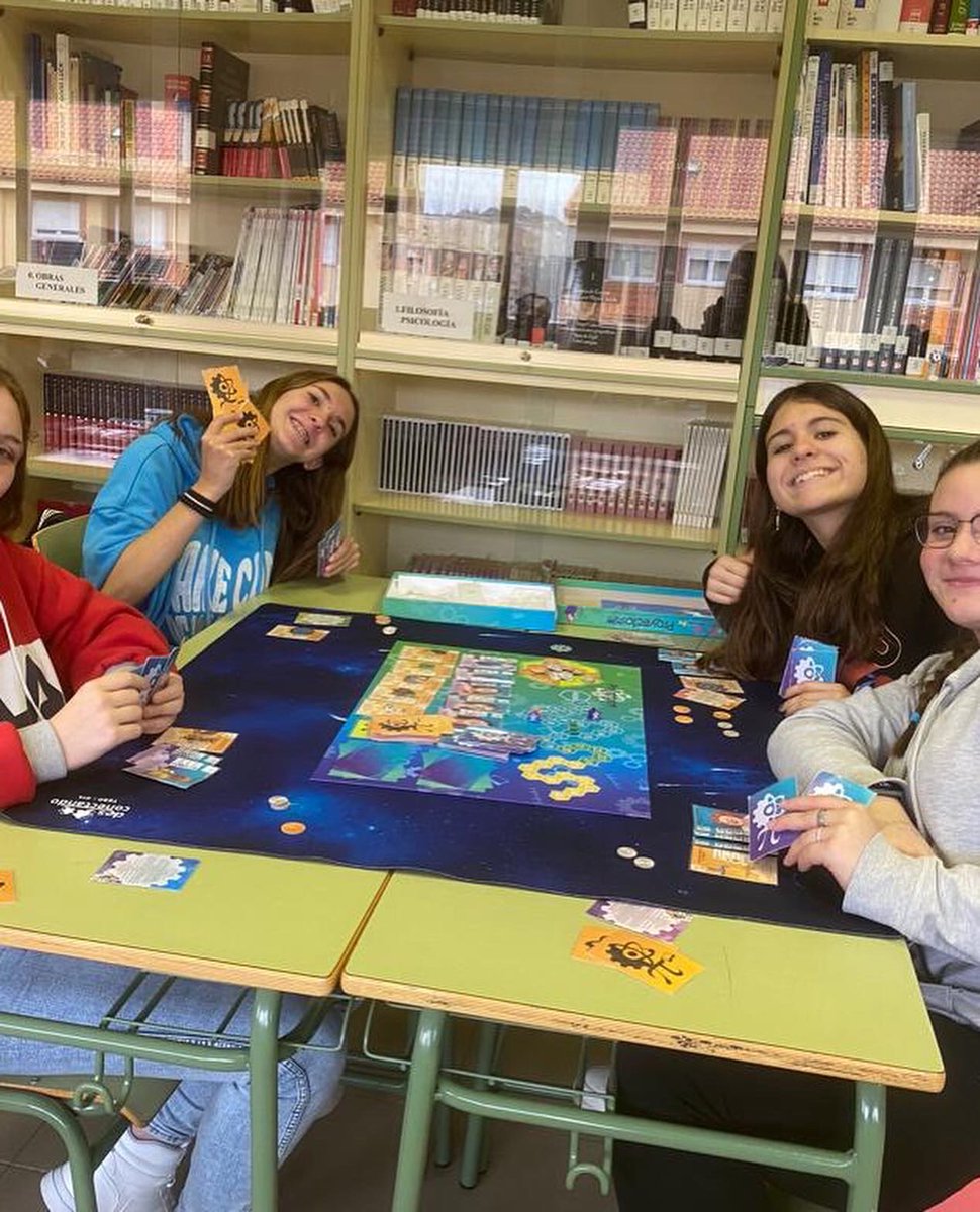 IESOCanal's tweet photo. #STEM. El pasado lunes, parte del alumnado de 3º de ESO participó en un taller de aprendizaje basado en juegos de la mano de #Desconectado.

#educación #educaciónsecundaria #palencia #villamuriel #canaldecastilla #educacyl https://t.co/9R9Z0F1U9E