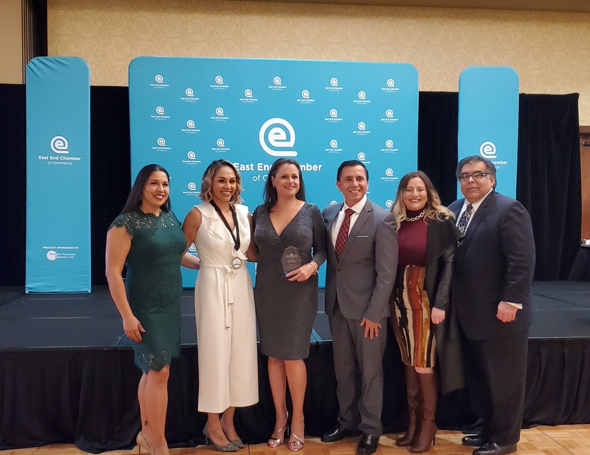 VeroR_R's tweet photo. It was truly amazing to be part of this award received by @EastEndChamber to an extraordinary agency @El_Centro_FQHC. Thank you for the allowing me to be part of this amazing  opportunity. https://t.co/r8hu7xNy70