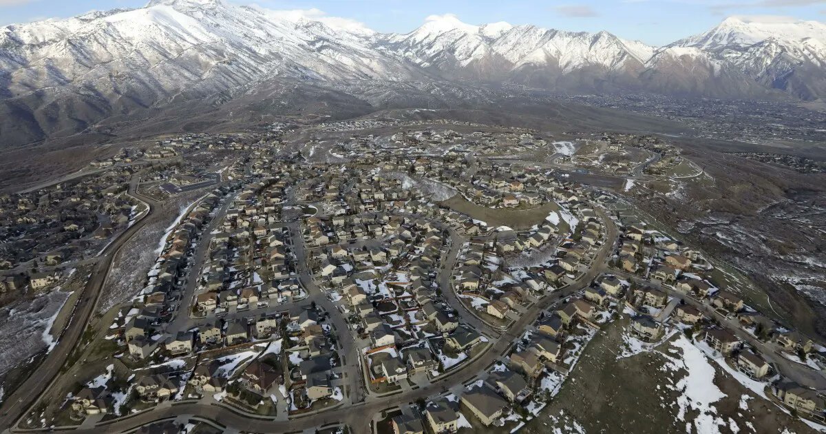 Fast-growing Utah continues to be a migration magnet - While a majority of the counties in the state saw growth, Utah County is responsible for a significant chunk of it. buff.ly/3Vu26sn 

#utahresidents #utahhomes #utahhousing