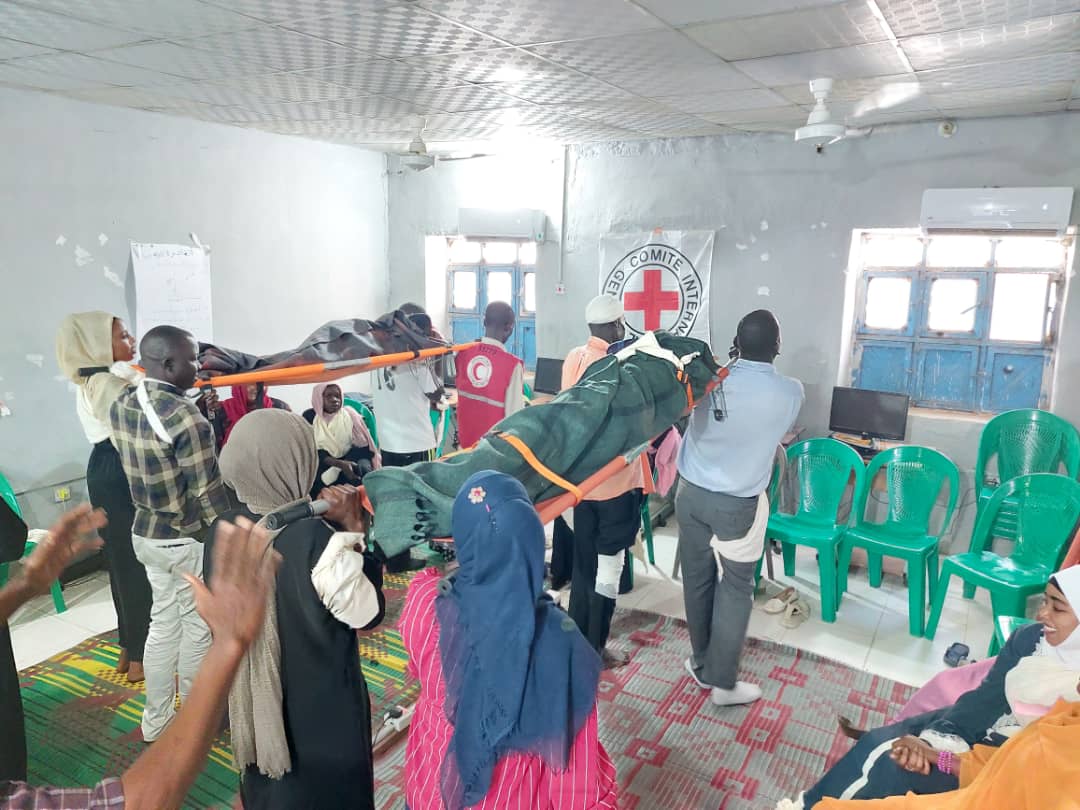 ICRC_Sudan's tweet photo. Knowledge of the basics of first aid may be the decisive factor in saving human lives in times of violence or conflict. In cooperation with the @SRCS_SD, we have built the first aid capabilities of 20 trainees in the Roseires locality in the Blue Nile region. https://t.co/Qu7pnrNuRS
