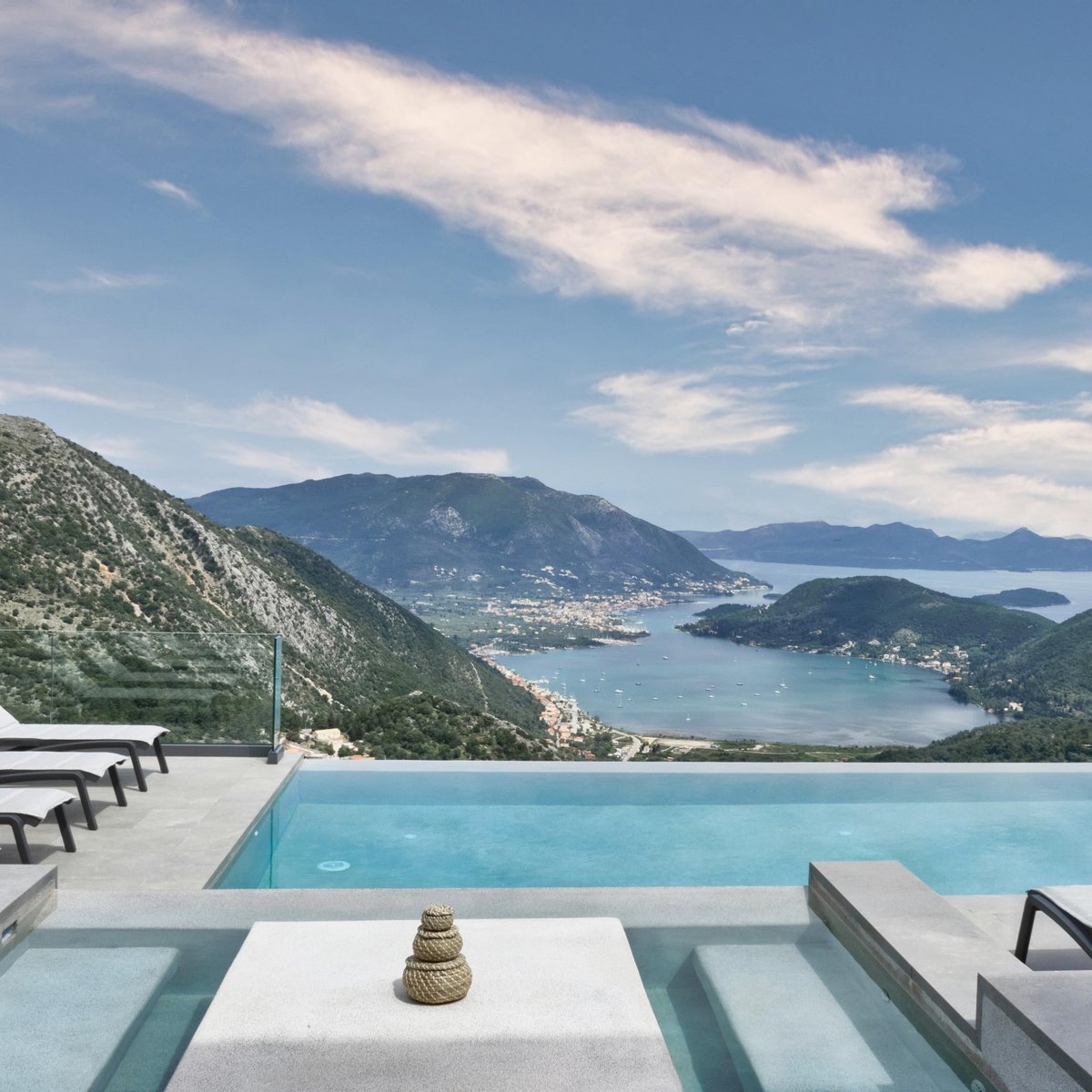 Plum Guide tweet media