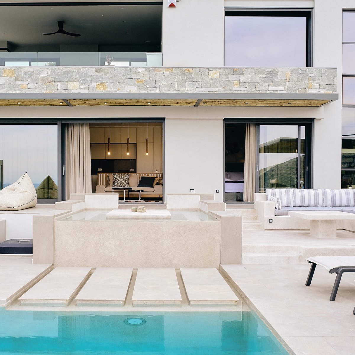 Plum Guide tweet media