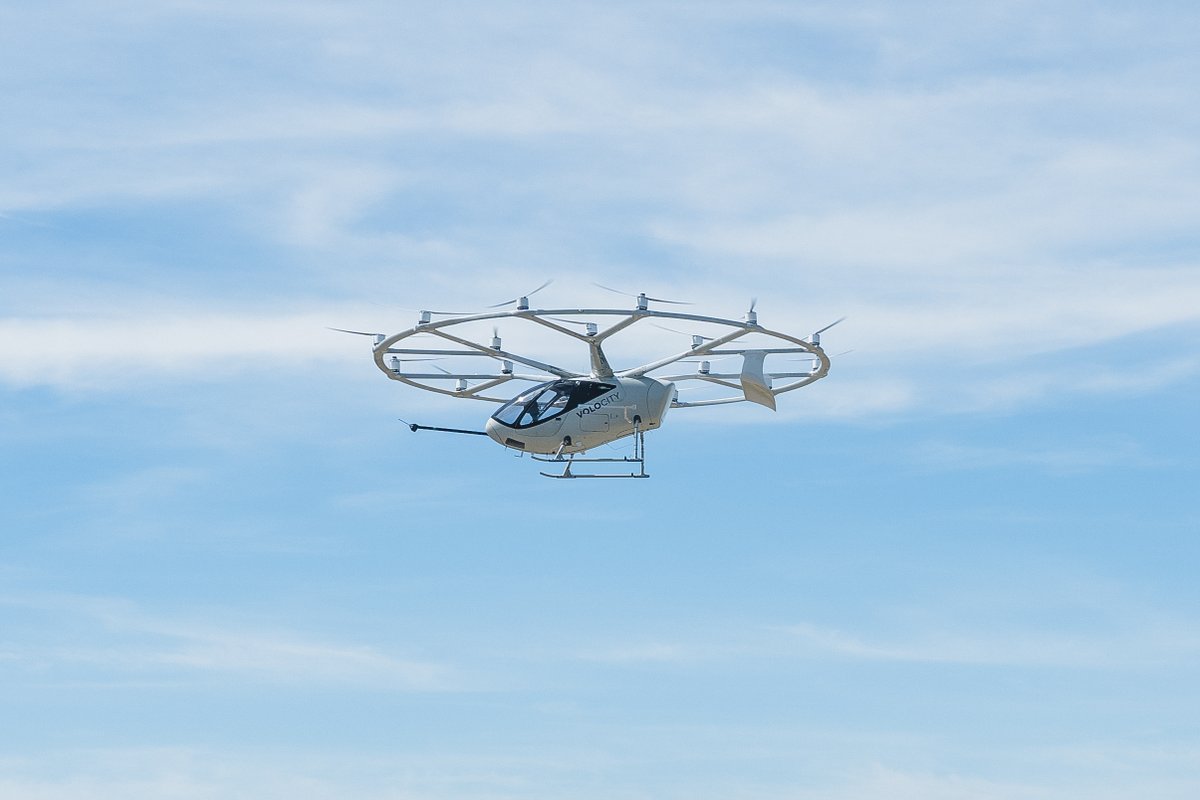 ✈️Happy International Civil Aviation Day to all those who, like us, are proud to be a part of this industry, and the pioneers of its nascent #UAM branch.  
#Volocopter #UrbanAirMobility #InternationalCivilAviationDay2022