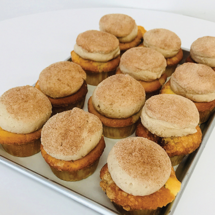 freshcupcakes's tweet photo. CINNAMON BUN :: Last day for Columbia! In our cupcake cases today are our #CinnamonBun cupcakes. Enjoy a fresh vanilla cake with cinnamon streusel baked in &amp; a plump dollop of cinnamon cream cheese icing rolled in sugar &amp; dusted with cinnamon https://t.co/jWeQ6vo306 #WeLoveYouAll https://t.co/eU6htCubW0