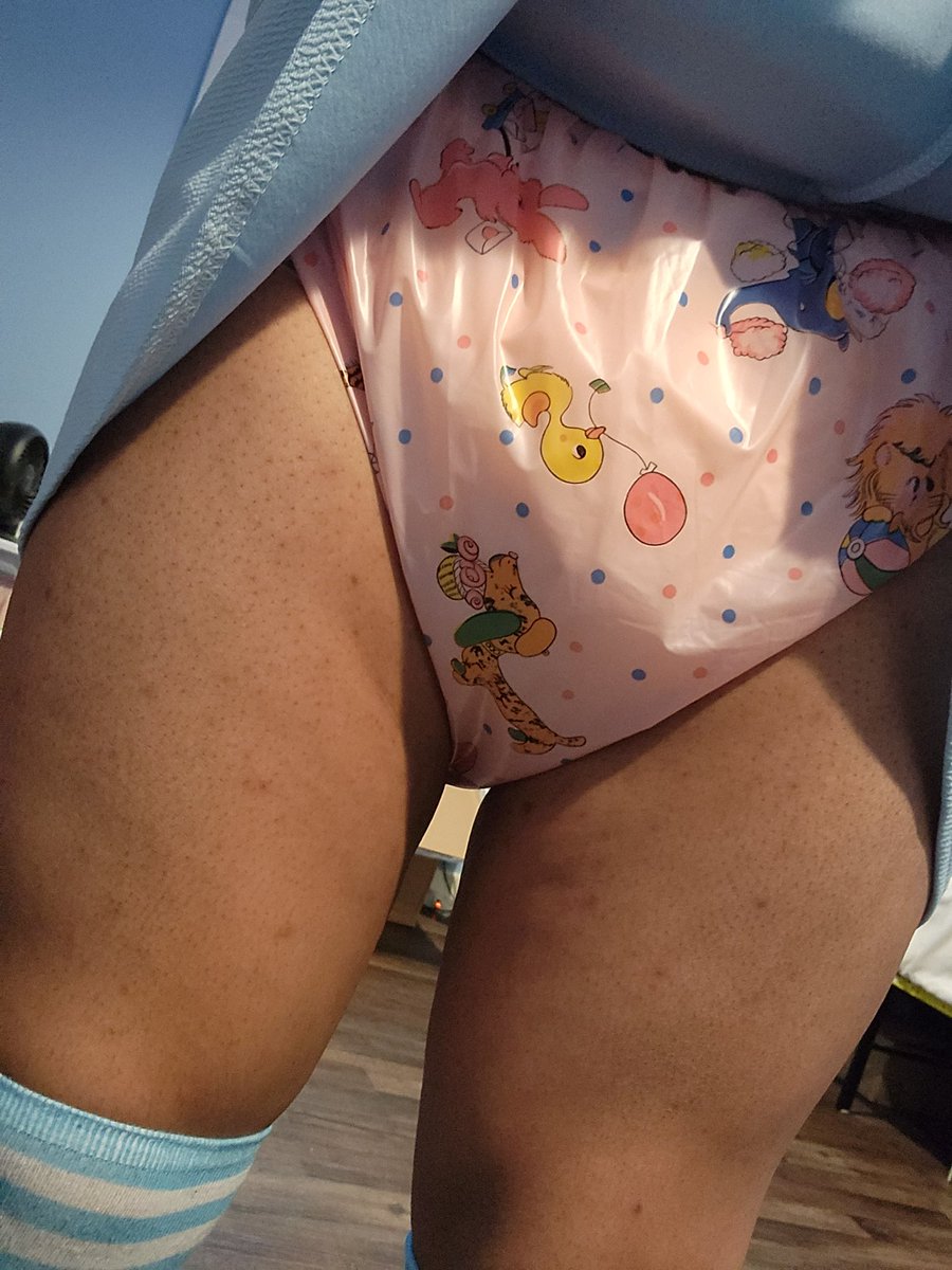 sharmadiaper's tweet photo. it's dry okayyyy >u<

#abdlgirl #abdlbabygirl #abdldiapergirl #abdldiaper #abdlprincess #abdlbabygirls #abdl https://t.co/ce0db1LdQC