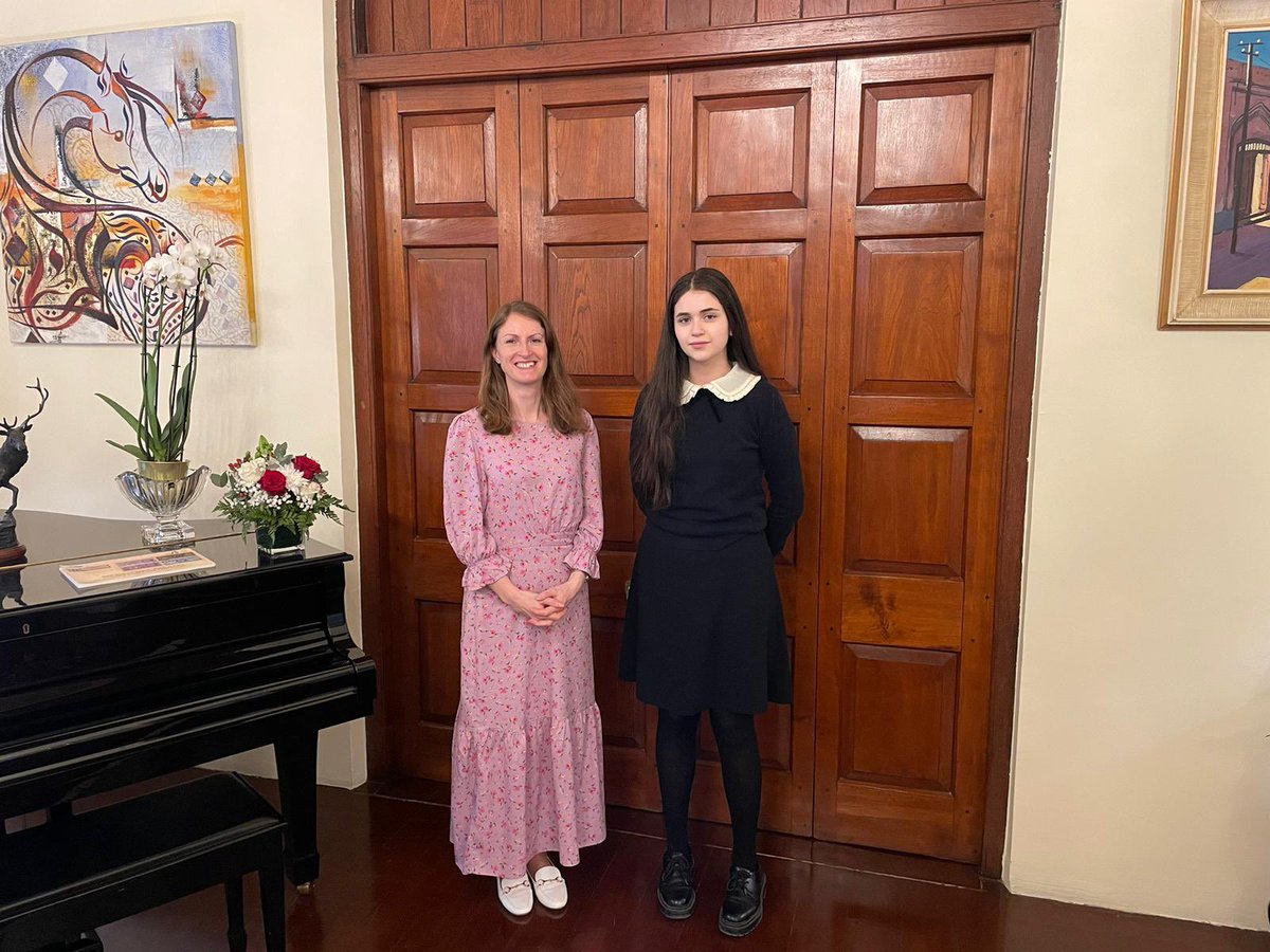 ukinkuwait's tweet photo. One of our brilliant #YoungAmbassadorsQ8, Miriam from @neskuwait , visited the 🇬🇧 Embassy to meet Ambassador Belinda Lewis and her team.

It’s always a thrill to share our passion for diplomacy and encourage young people in 🇰🇼 to make positive contributions to their communities. https://t.co/vOmVAoiVdV