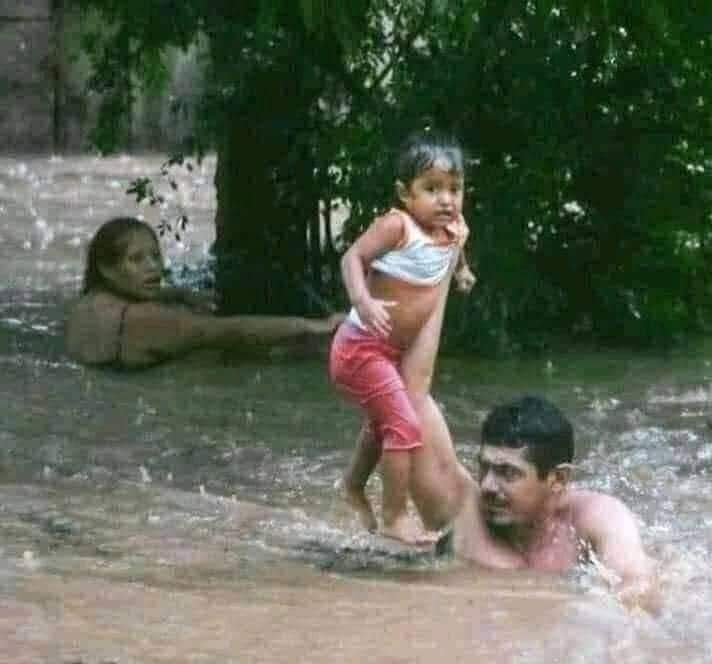 "Los hombres no sirven para nada", lo dicen o lo escriben algunas, tal vez no tuvieron la suerte de tener un padre, abuelito, tío o hermano que haya hecho la diferencia. Abro hilo con fotos.

Papá rescatista 💛