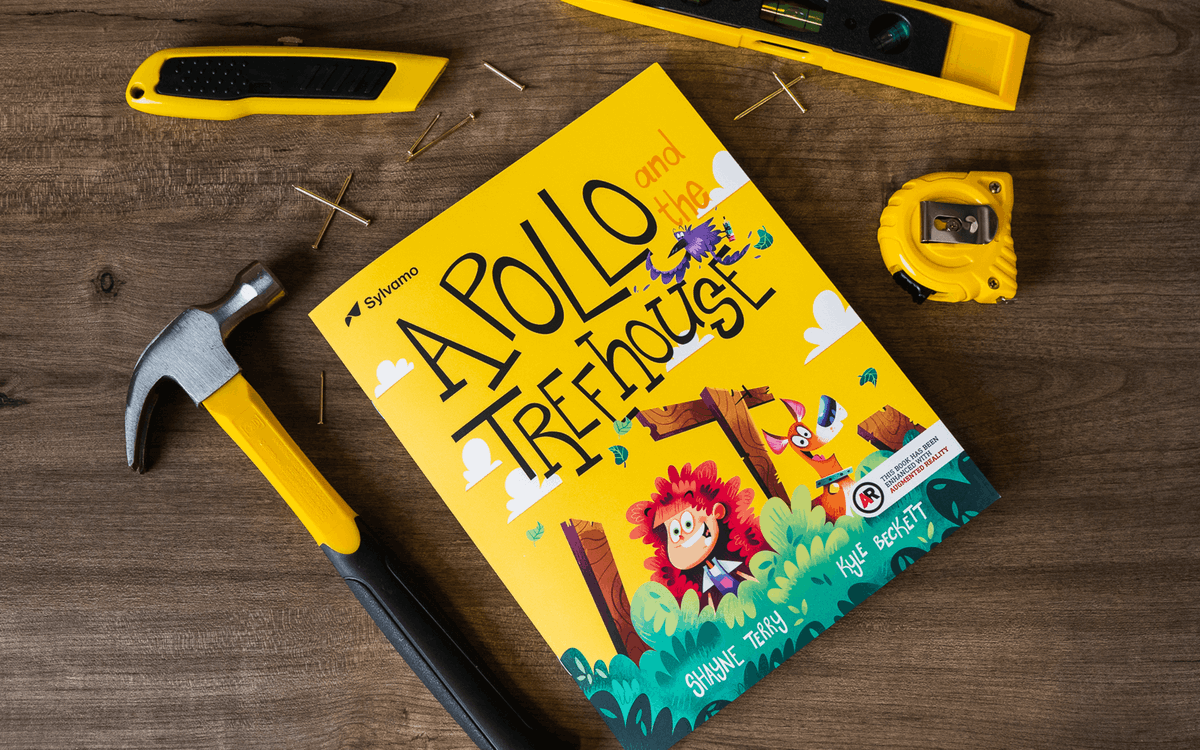 It’s gift-giving season, and we can’t forget the gift that Andi &amp; Apollo received this year - a treehouse! It might not have ornaments, tinsel, or holiday lights, but the stars at the top are gorgeous! Get the full story for yourself (or as a gift) here: hubs.ly/Q01v5C_80