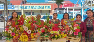 UEGuatemala's tweet photo. Tecpán, Chimaltenango, Guatemala.

Durante el Gran Bazar de #IXOQI S.A. realizado en Tecpán el 6 de diciembre de 2022, varios grupos de artesanas, capacitadas dentro del proyecto #ALMA, presentaron y vendieron sus productos.

#ProyectoALMA #UEGuatemala @FUDIgt #ACOE #ICU https://t.co/AhV8lZTmV3