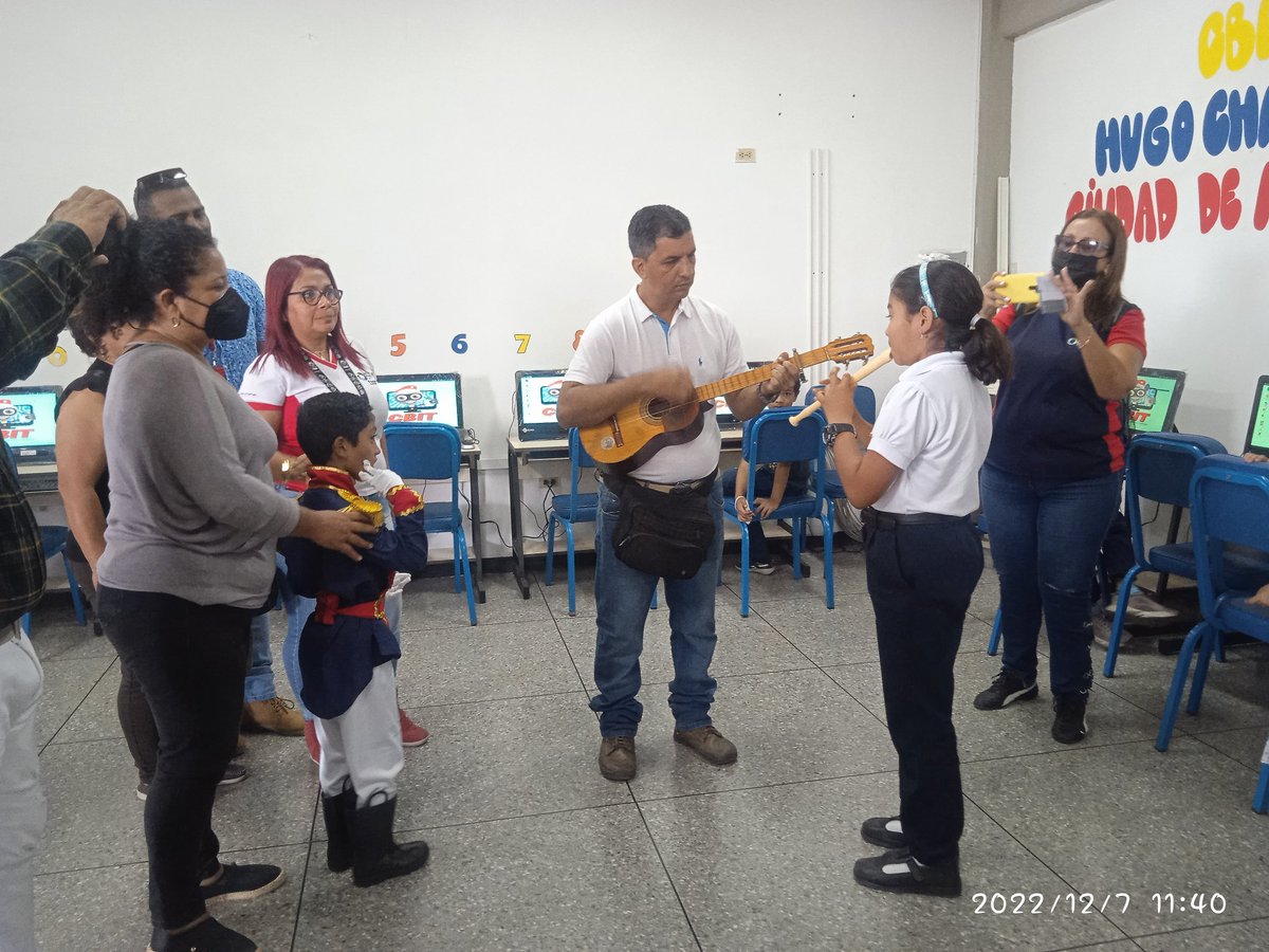 #07Dic  E.B Ciudad de Maracaibo se Inaugura el CBIT Hugo Chavez Fría gracias a nuestro presidente <a href="/NicolasMaduro/">Nicolás Maduro</a>  
#VenezuelaIndestructible
<a href="/ArriecheNixon1/">nixon_arrieche</a> @MPPEDUCACION <a href="/Fundabit_/">FundabitOficial</a> <a href="/_LaAvanzadora/">Yelitze Santaella</a>