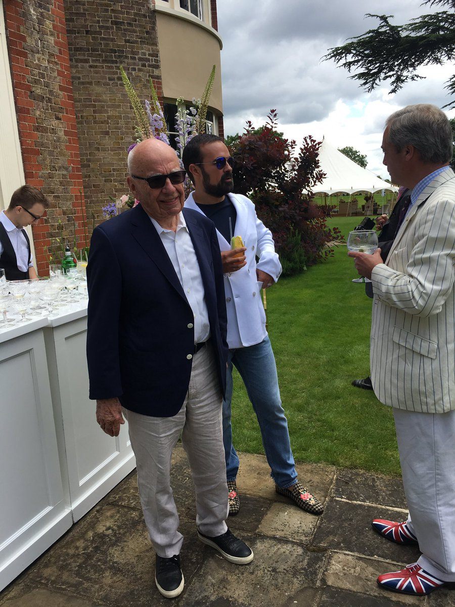 Murdoch and Farage at Lebedev's garden party shortly after the referendum. How could anyone have been so deluded to think these guys cared about 'ordinary people'? Brexit was a coup. #RejoinEU